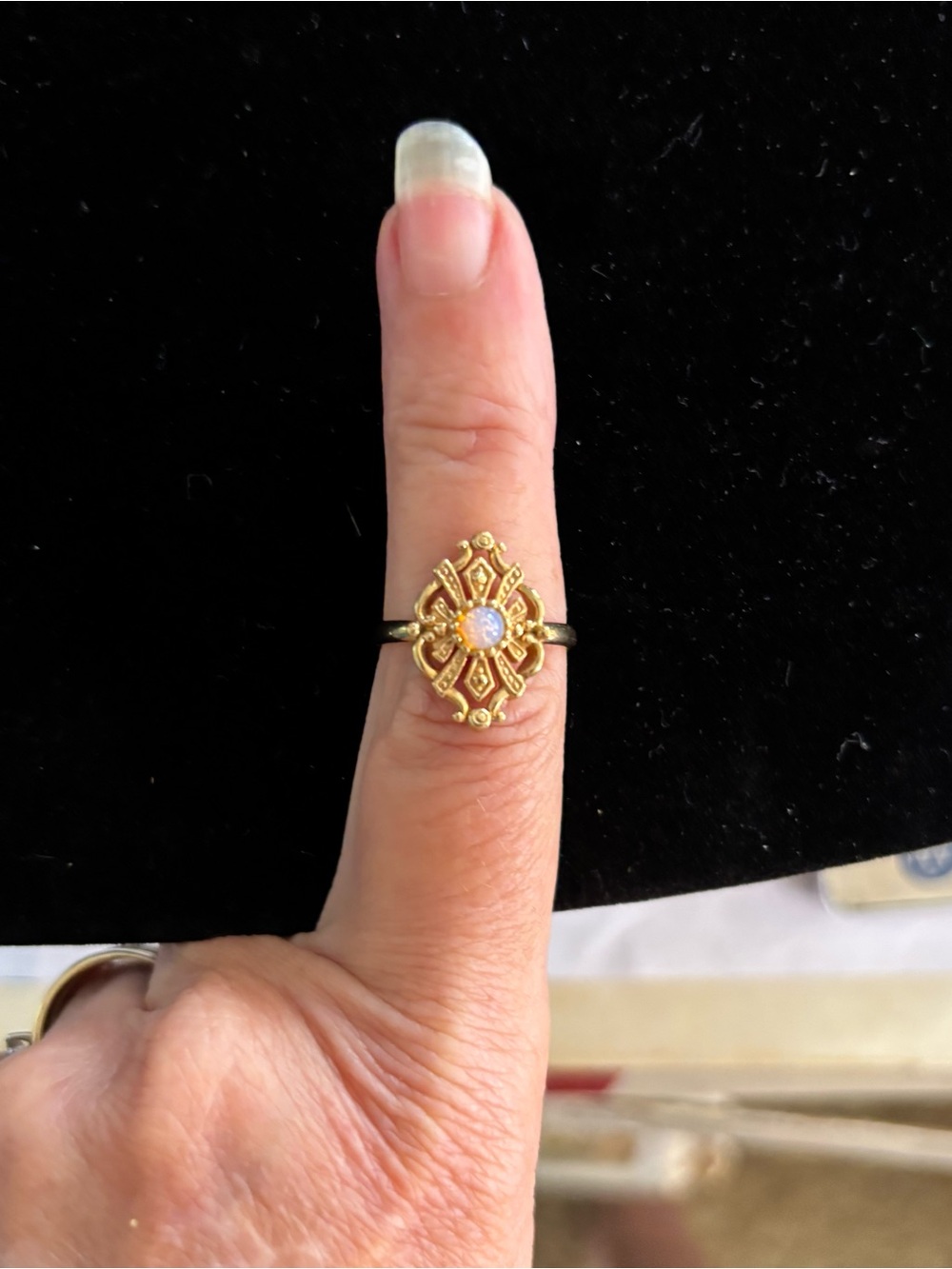 Vintage Avon Gold-Tone Renaissance Opalescent Ring